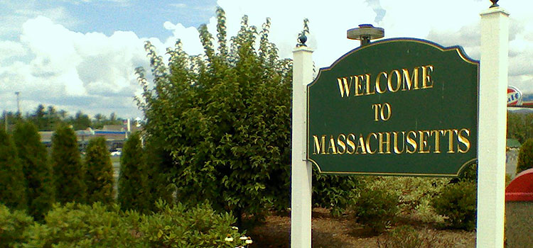Sign reading "Welcome to Massachusetts" on the Massachusetts state line.