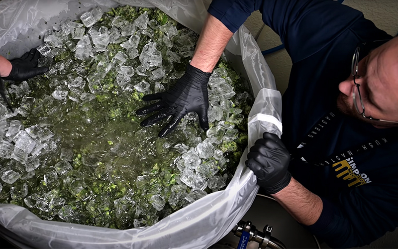 Workers mixing hash